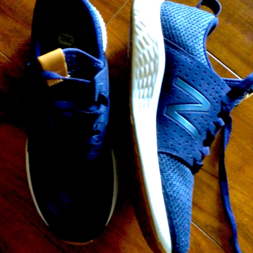 Nearly New New Balance Tennis Shoes, sz 9